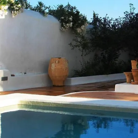 Meltemi Breeze Pool House Λαχανιά